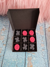 Load image into Gallery viewer, Naughts N Crosses Bath Bomb Game
